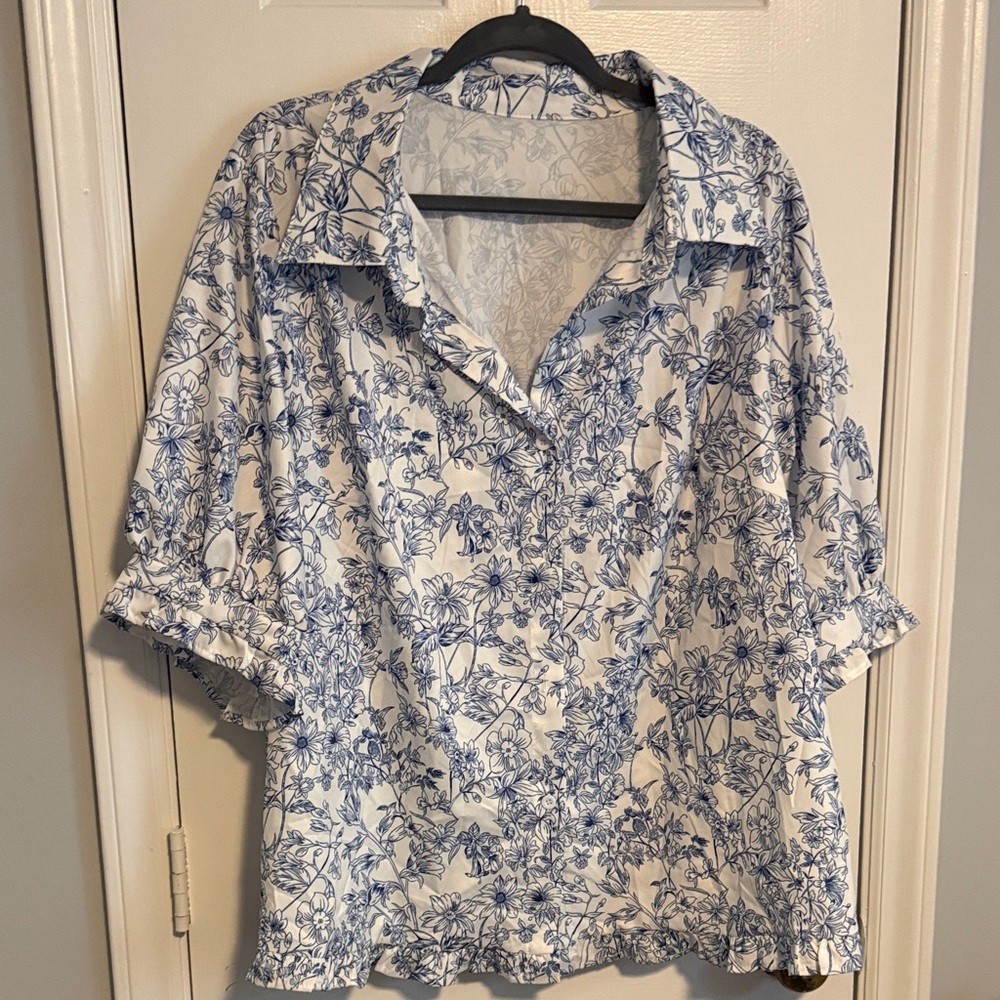Women’s Blue Floral Button-Up Blouse